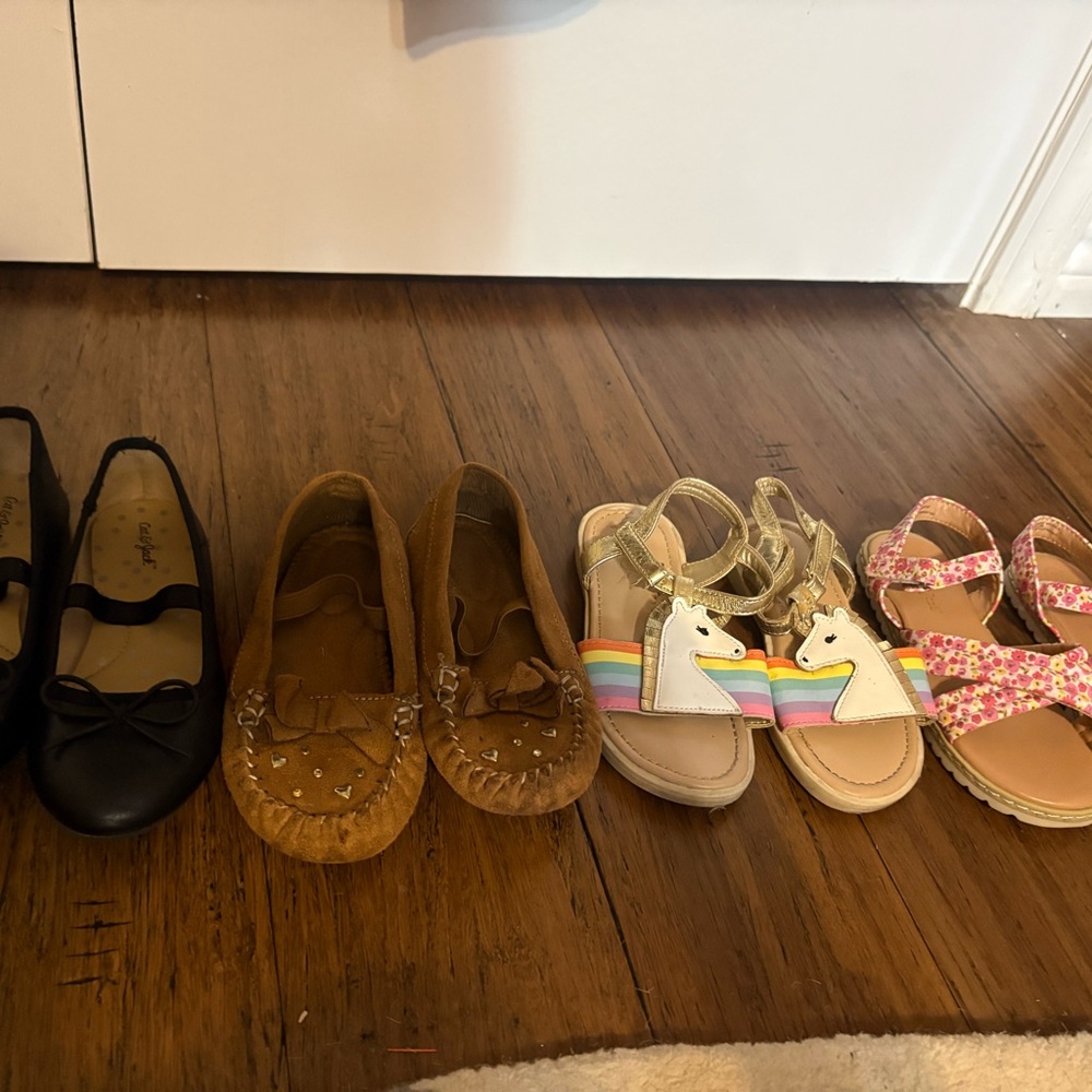 Lot of 4 girls dress shoes / sandals size 9 & 10